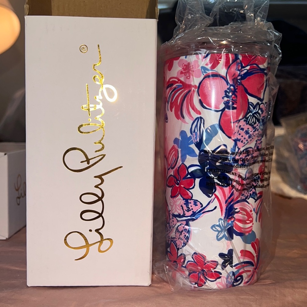 NIB Lilly Pulitzer Resort White Slim Tumbler